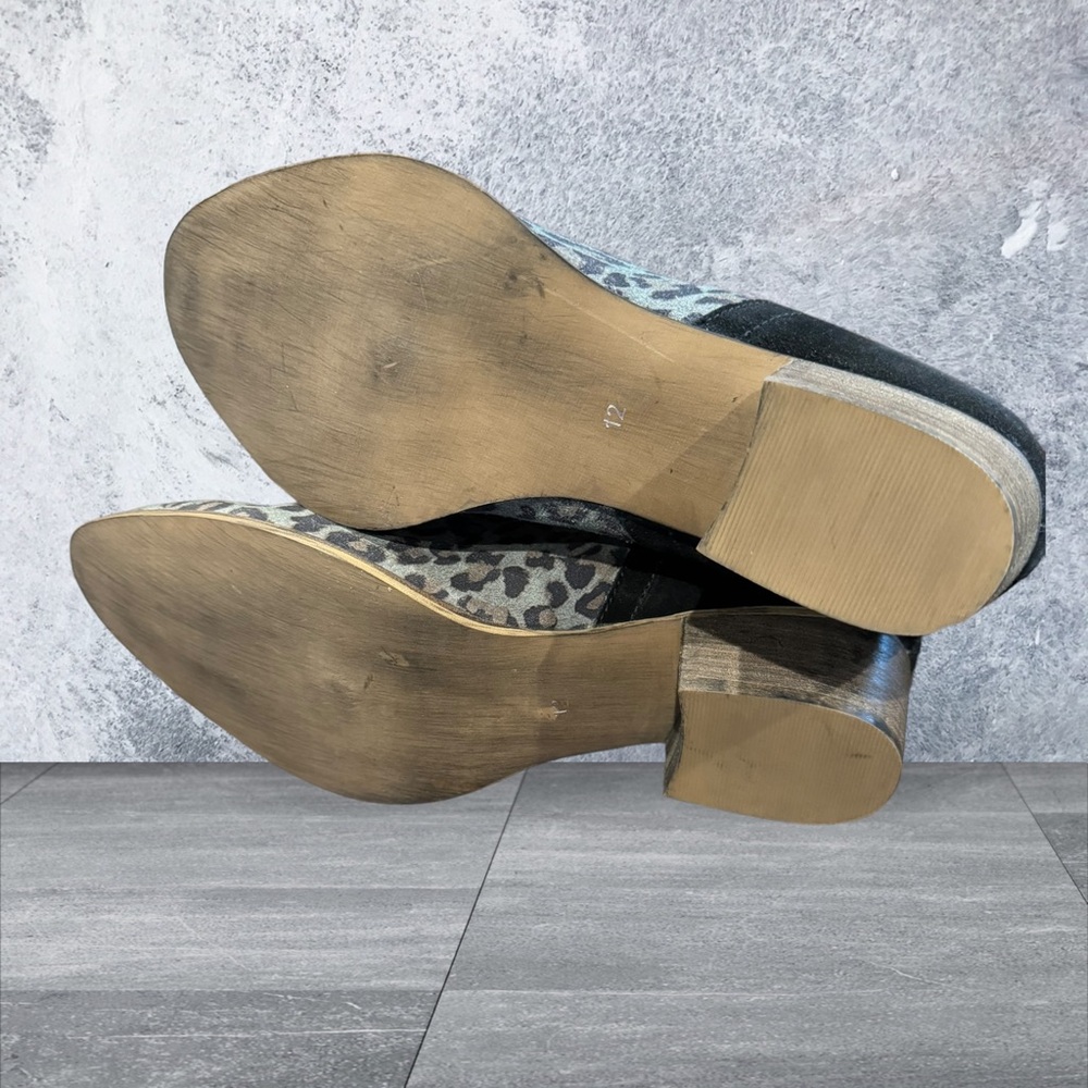 The SHORT SIDE ankle boot by Diba True features side slit - Picture 4 of 5